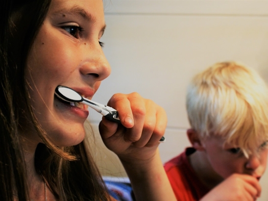 Two kids brushing their teeth